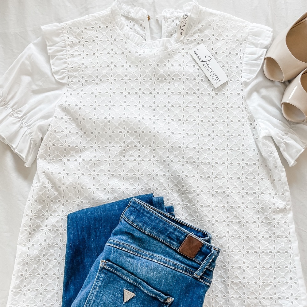 ✨NWT✨Eyelet blouse with ruffle details